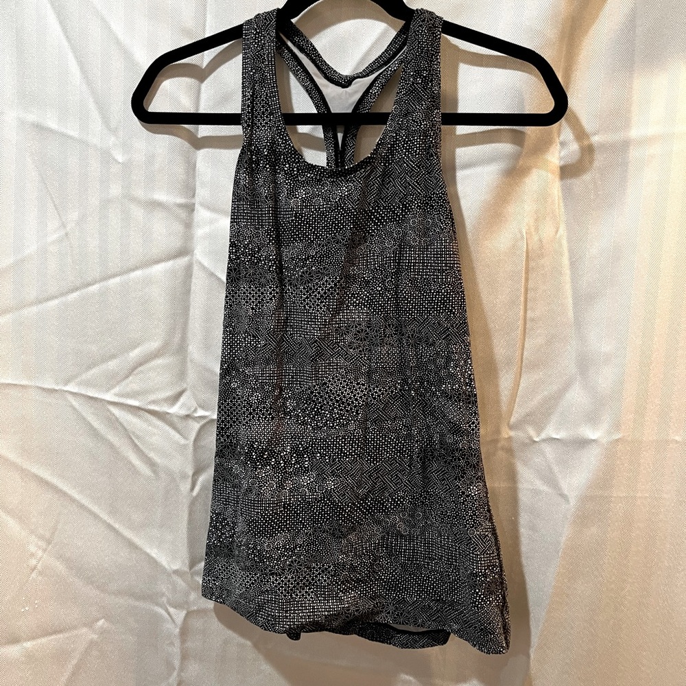 Lululemon black and white tank top
